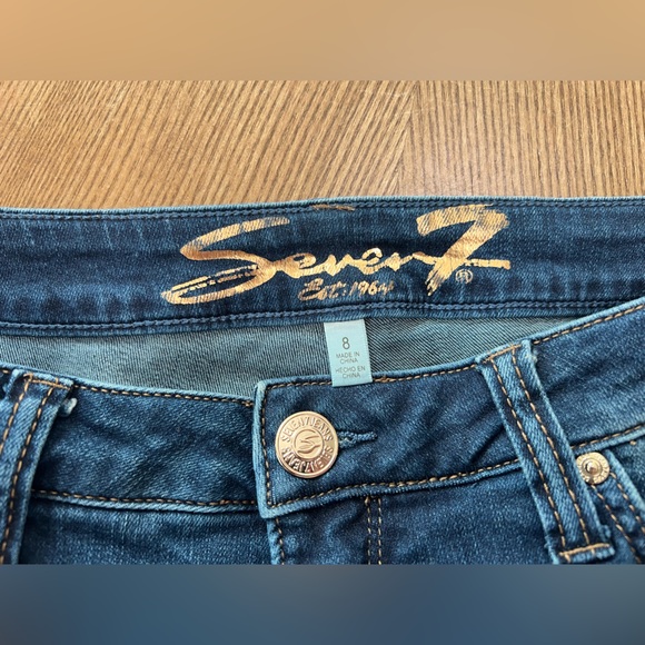 Seven7 Jean shorts women’s size 8 with a rolled hem - Picture 5 of 5